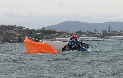Orange_spinnaker_capsize